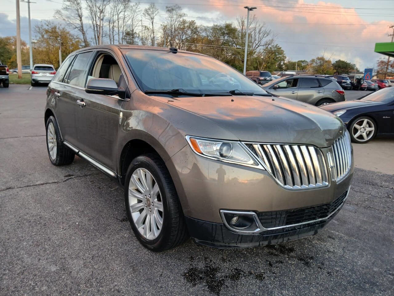 Used 2012 Lincoln MKX AWD image 3
