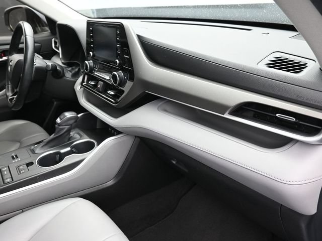 Used 2021 Toyota Highlander XLE FWD image 43