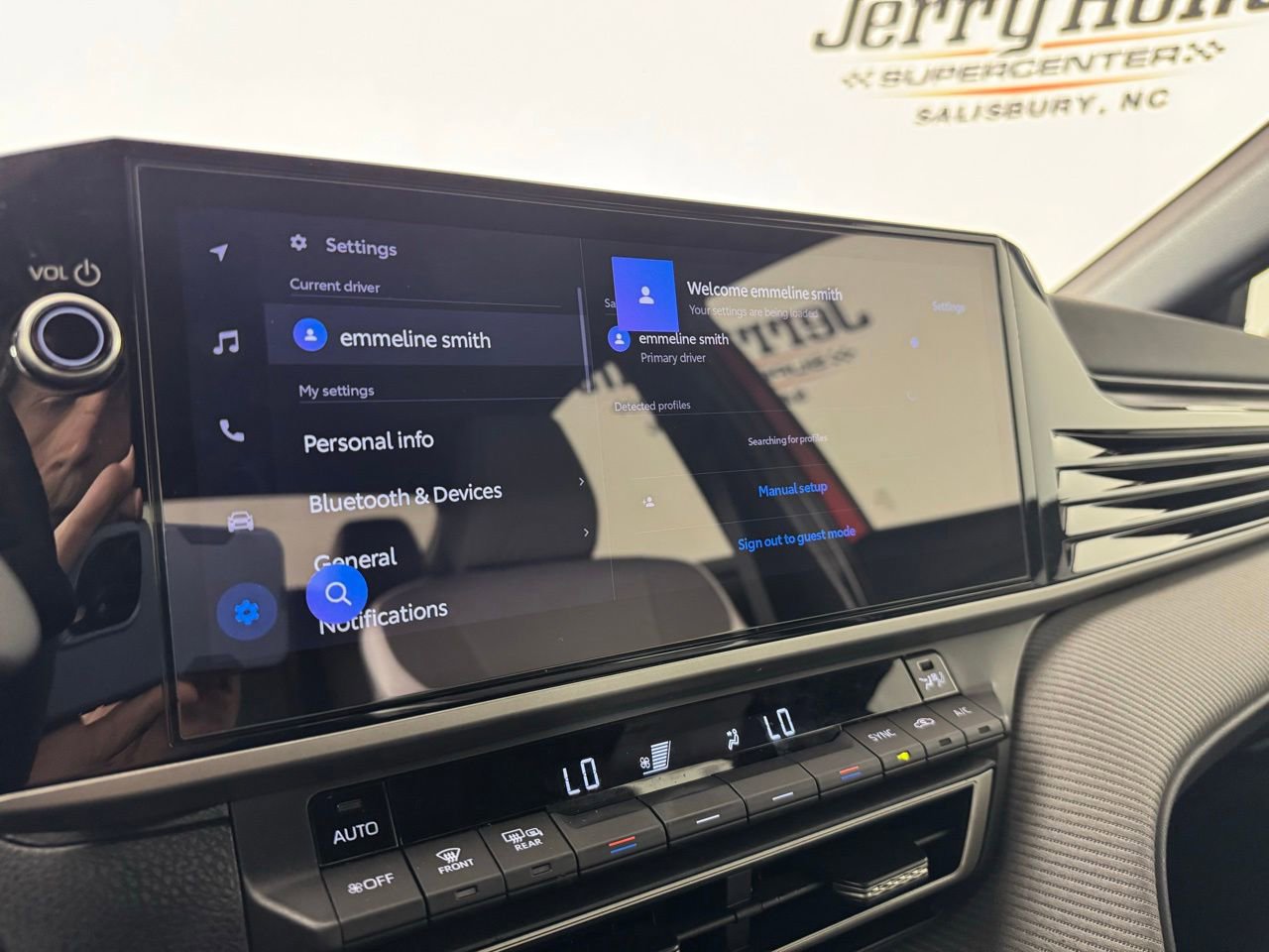 Used 2025 Toyota Camry SE w/ Multimedia Upgrade Package FWD image 17