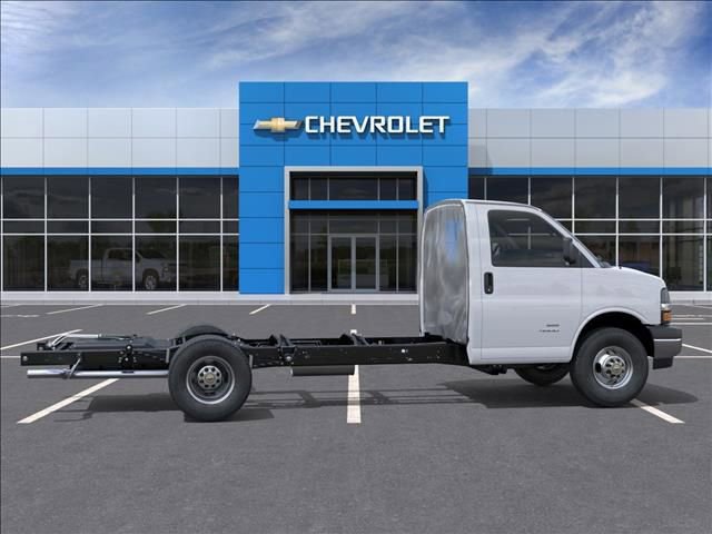 New 2025 Chevrolet Express 4500 w/ Power Convenience Package RWD image 5