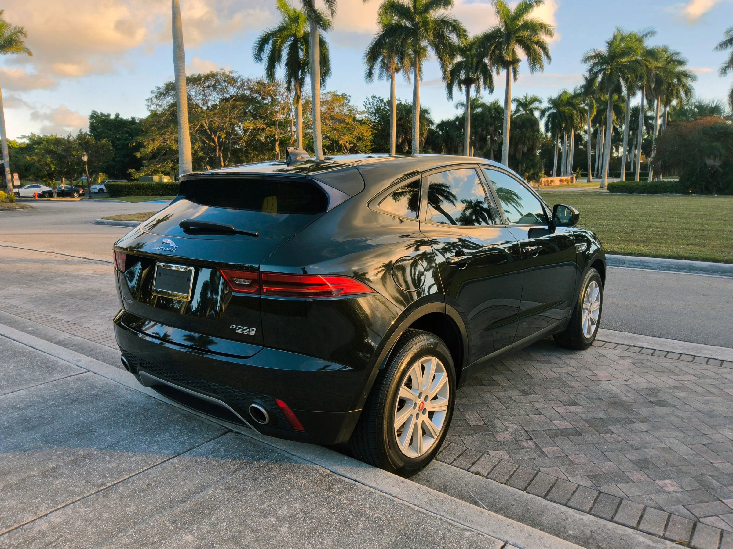 Used 2018 Jaguar E-PACE S image 15