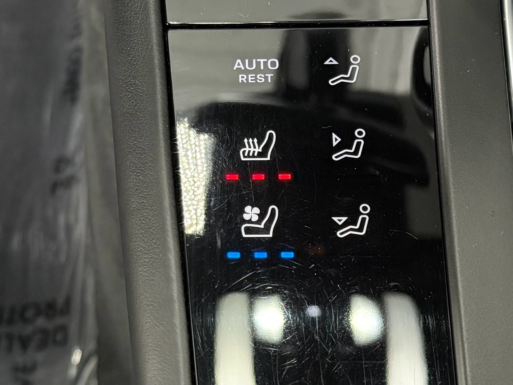 Used 2024 Porsche Macan GTS w/ Premium Plus Package AWD/4WD image 31