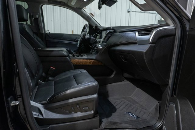 Used 2020 Chevrolet Suburban Premier image 14