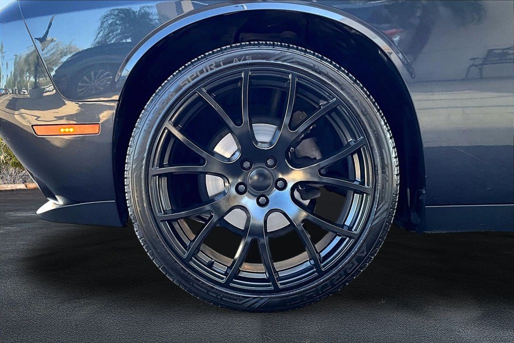 Used 2018 Dodge Challenger SXT w/ Driver Convenience Group RWD image 9