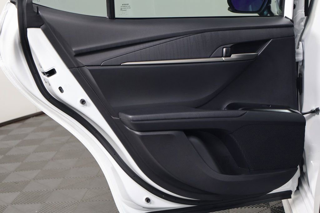 Used 2025 Toyota Camry SE image 13