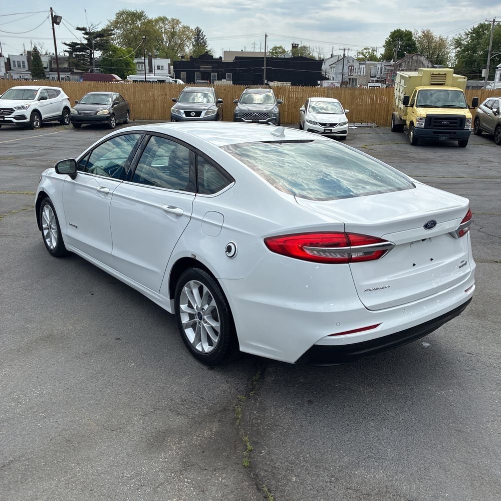 Used 2019 Ford Fusion SE FWD image 4