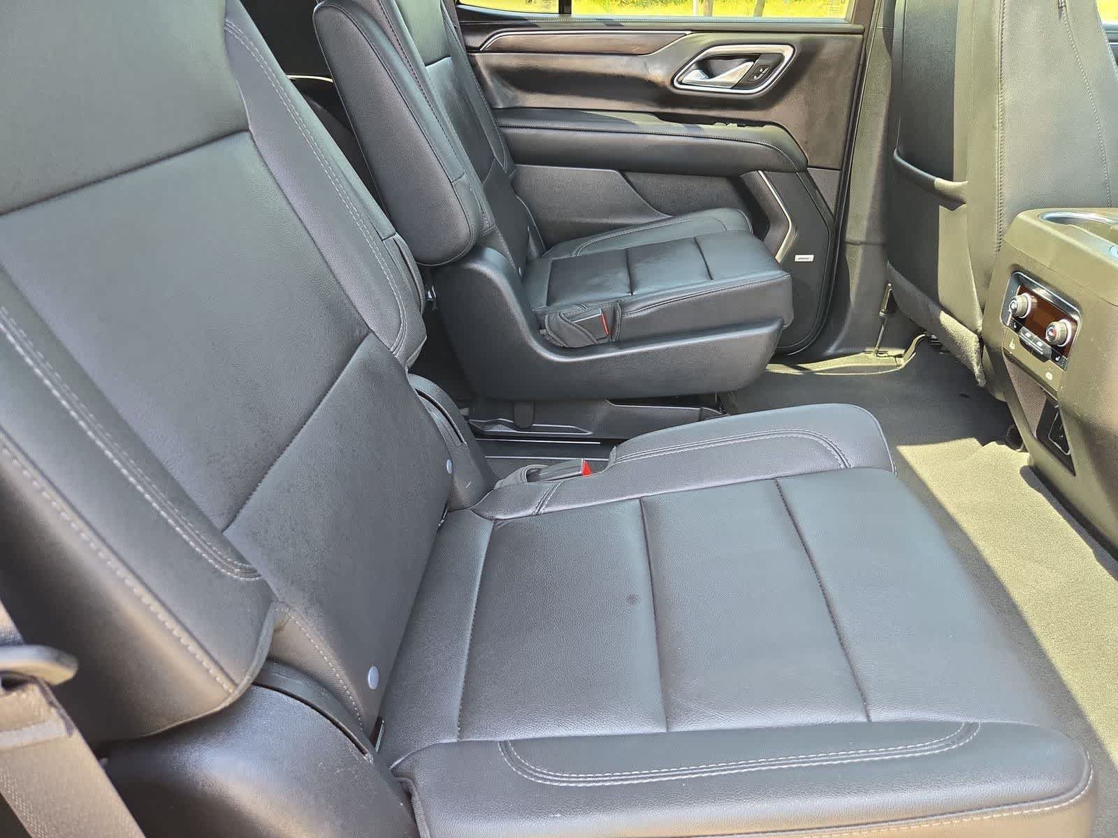 Used 2023 Chevrolet Tahoe Z71 w/ Luxury Package AWD/4WD image 19