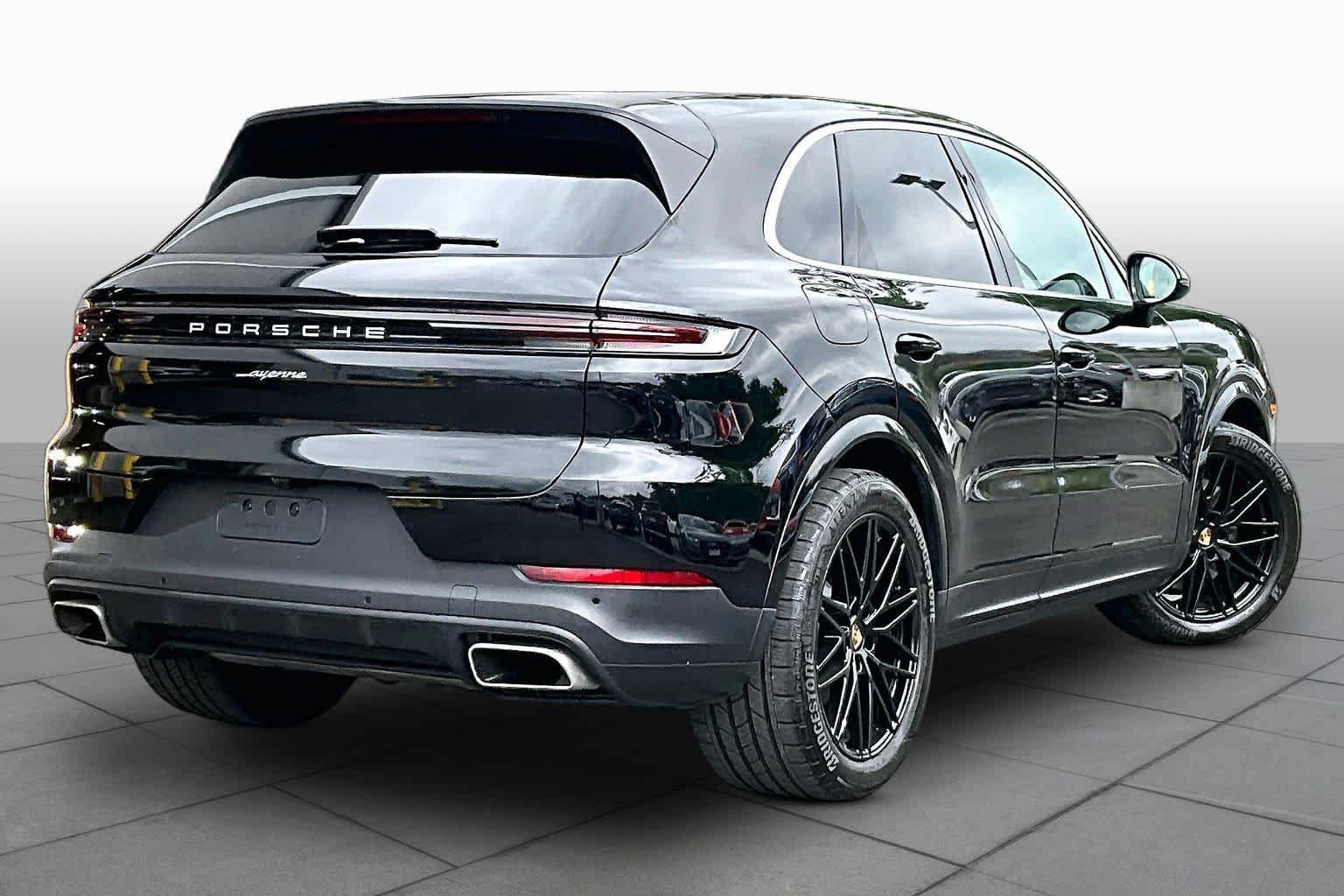 Used 2024 Porsche Cayenne AWD/4WD image 13