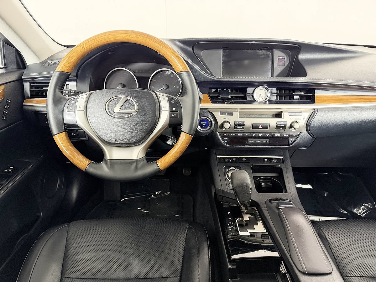 Used 2014 Lexus ES 300h w/ Luxury Package w/Bamboo Trim FWD image 53