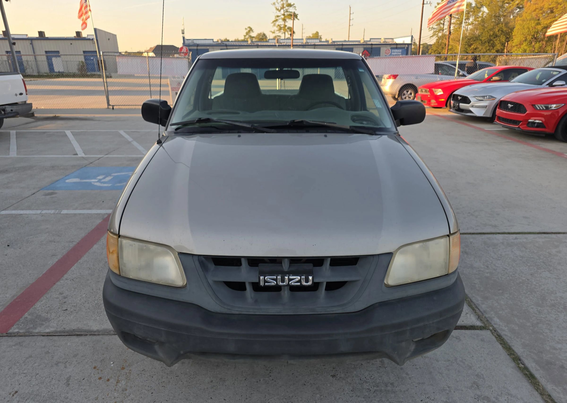 Used 2000 Isuzu Hombre S image 4