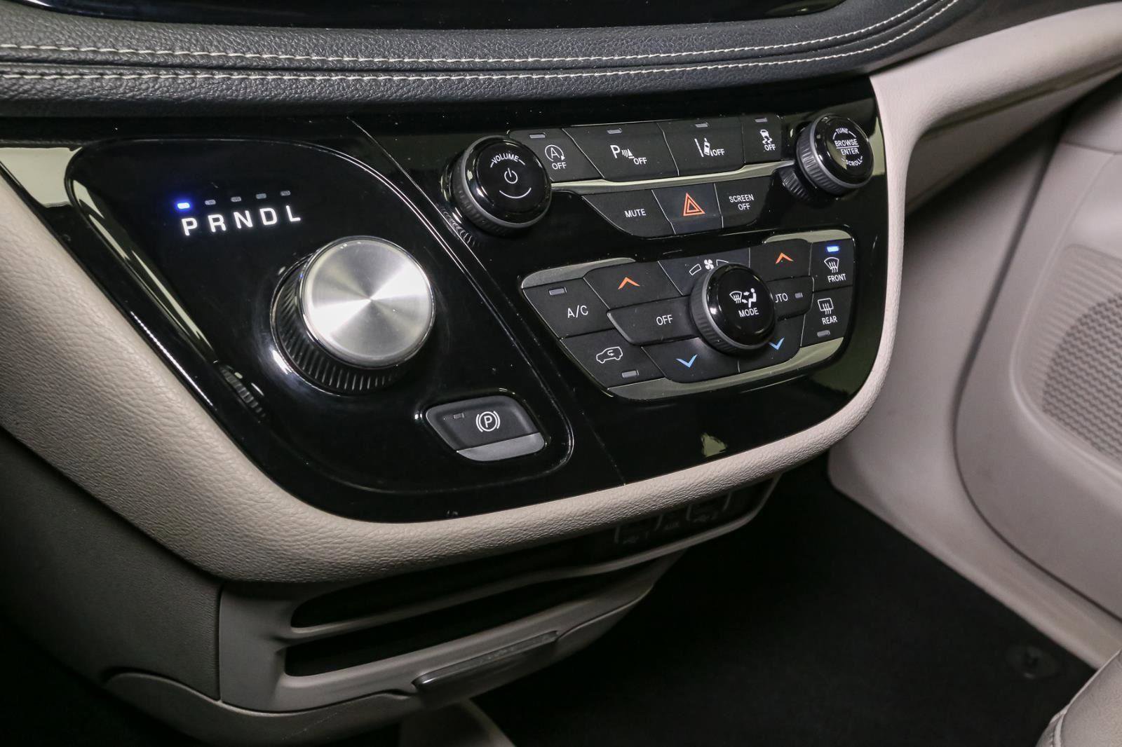 Used 2021 Chrysler Pacifica Touring-L image 34