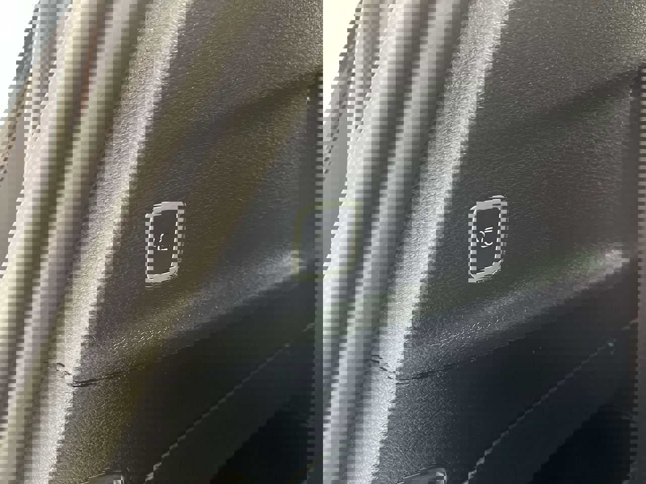 Used 2023 Chrysler Pacifica Touring image 31