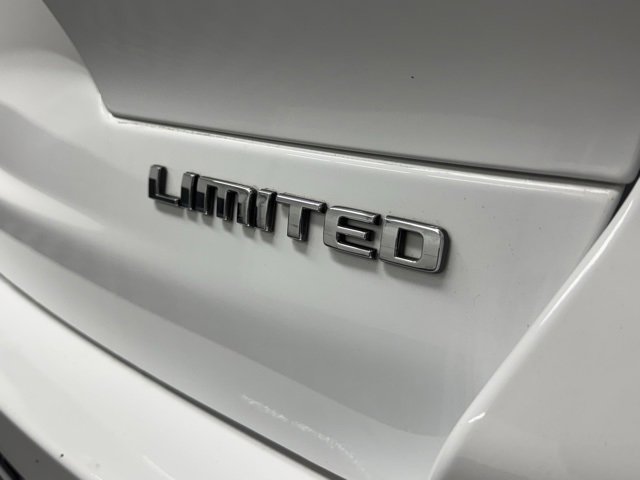 Used 2021 Jeep Grand Cherokee L Limited w/ Luxury Tech Group II image 39