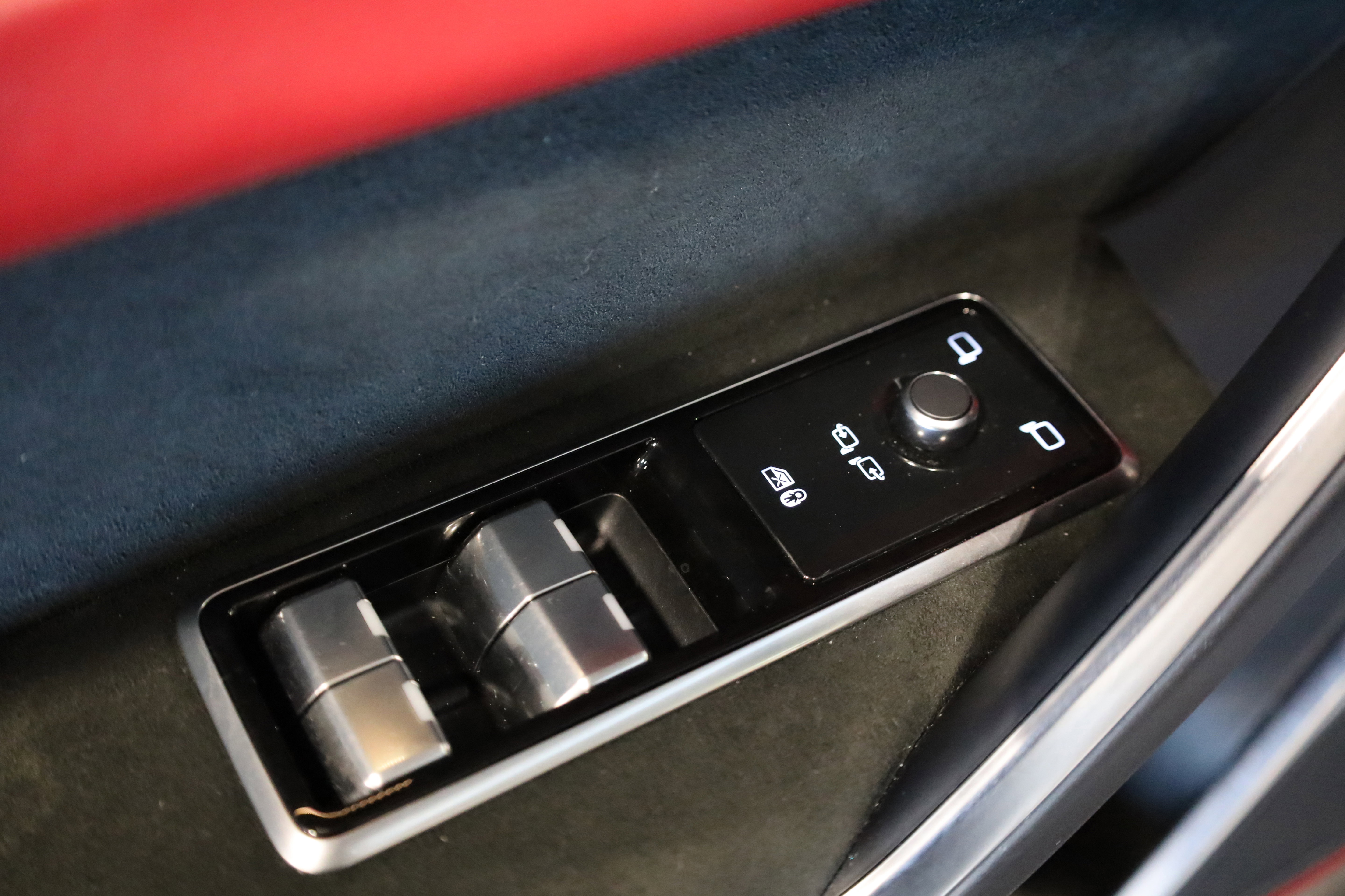 Used 2023 Jaguar F-PACE SVR image 15