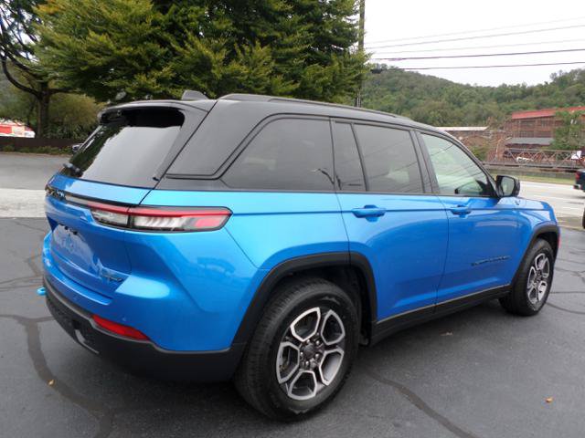 Used 2022 Jeep Grand Cherokee Trailhawk w/ Advanced Protech Group II AWD/4WD image 6
