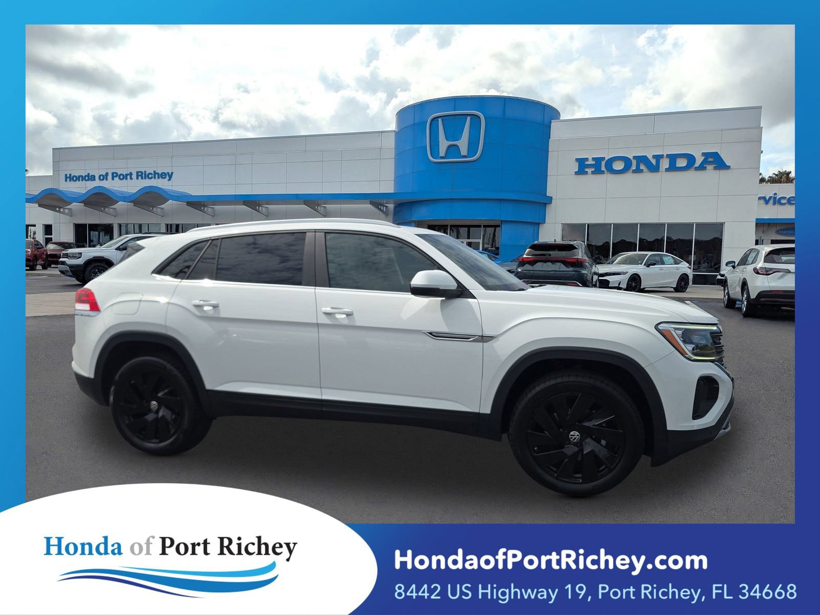 Used 2024 Volkswagen Atlas Cross Sport SE w/ Panoramic Sunroof Package FWD image 1