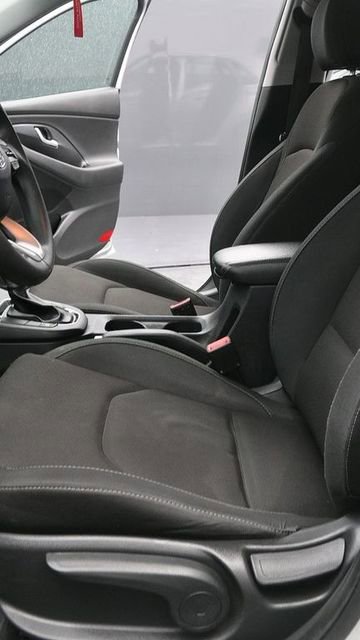 Used 2018 Hyundai Elantra GT FWD image 16