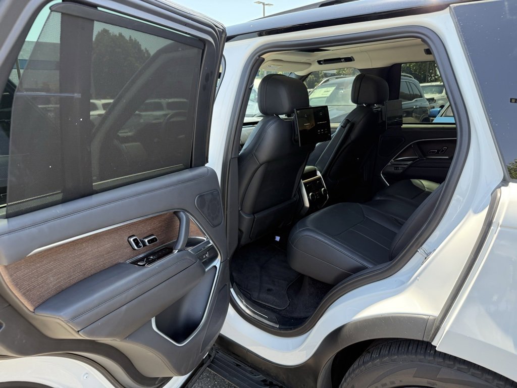 Used 2023 Land Rover Range Rover Autobiography image 19