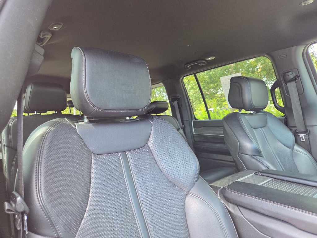 Certified 2024 Jeep Wagoneer Series II AWD/4WD image 16