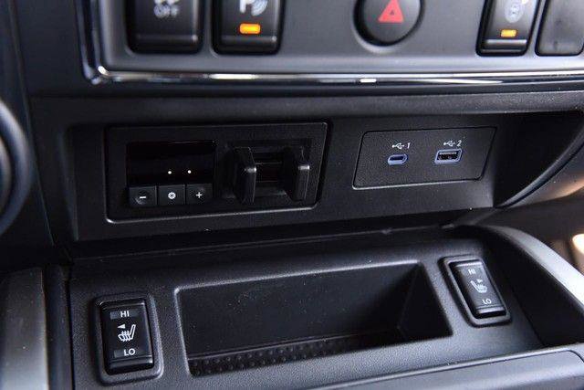Used 2024 Nissan Titan SV w/ SV Convenience Package image 19