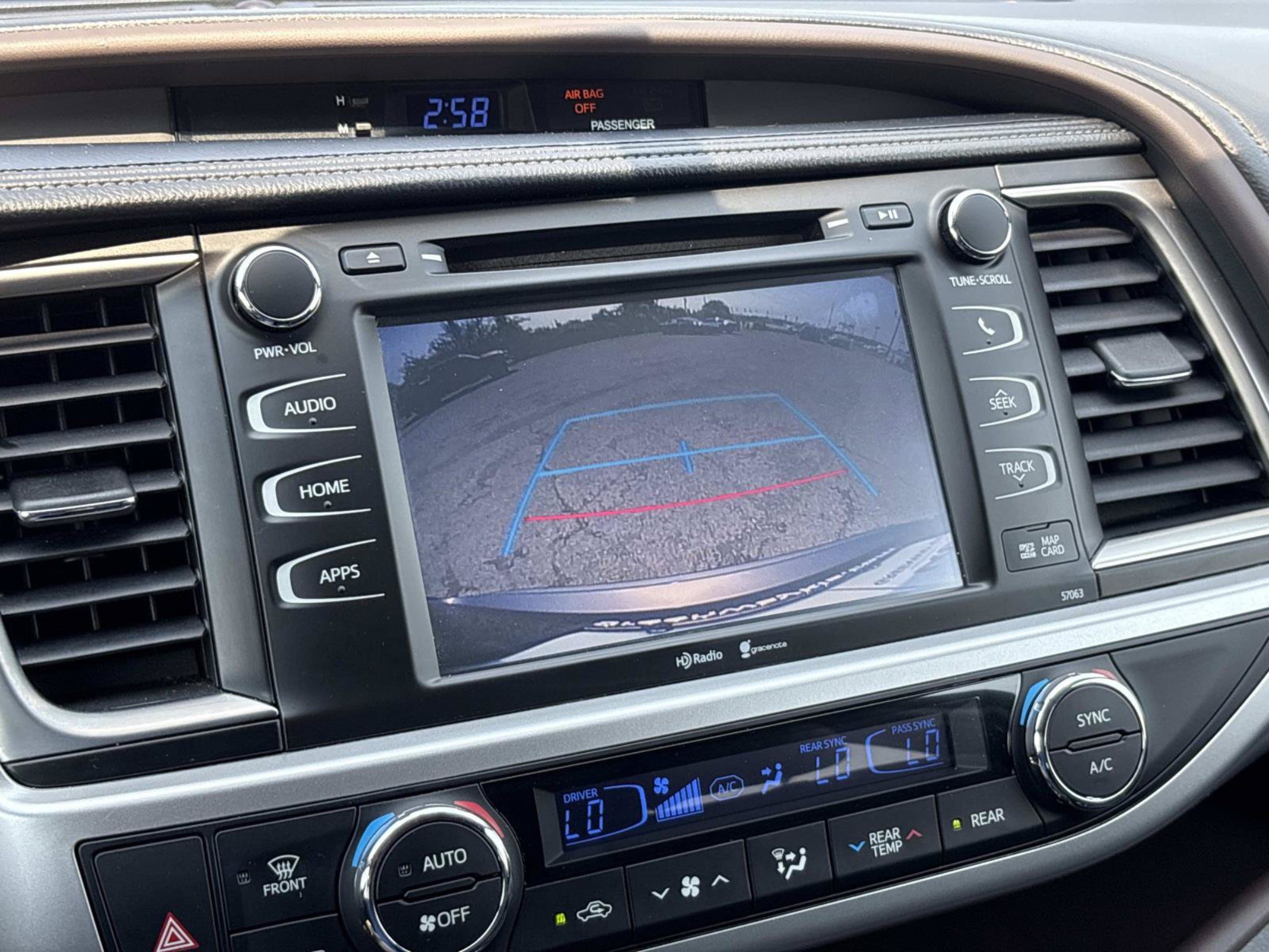 Used 2015 Toyota Highlander XLE AWD/4WD image 30