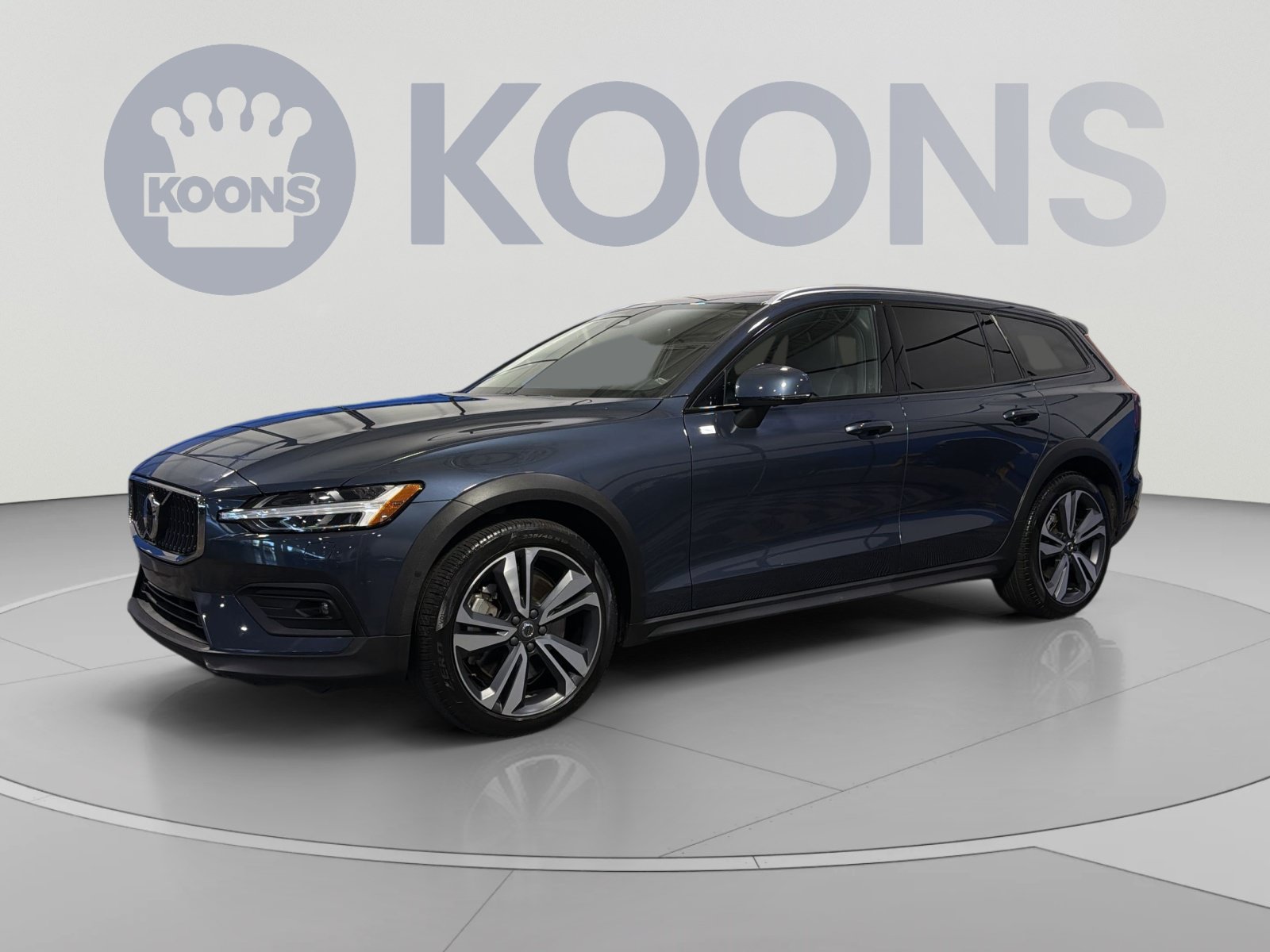Used 2025 Volvo V60 B5 Cross Country Plus AWD/4WD image 1