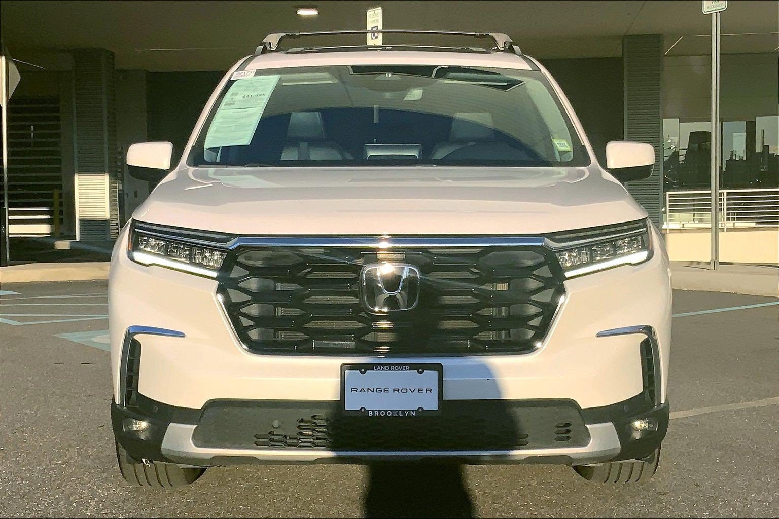 Used 2025 Honda Pilot Touring image 3
