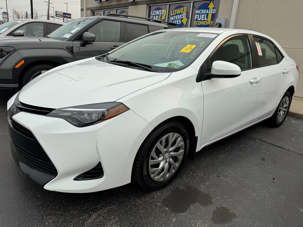 Used 2018 Toyota Corolla LE image 2