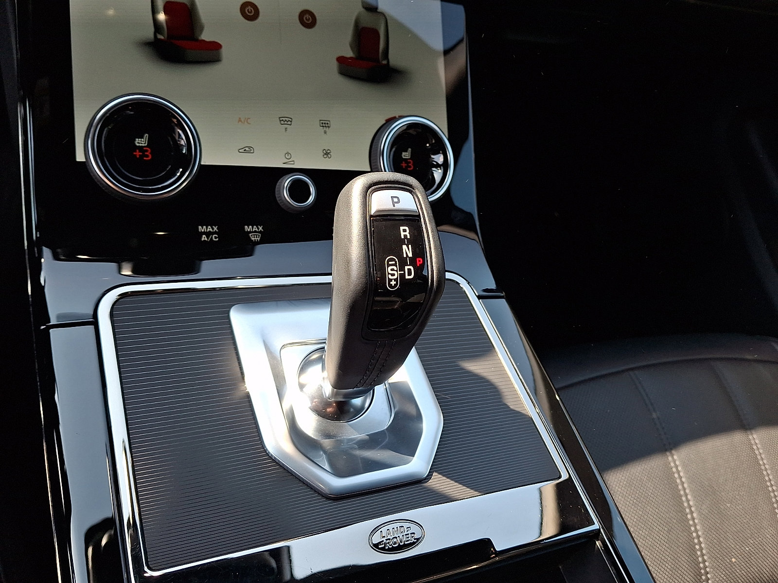 Used 2023 Land Rover Range Rover Evoque R-Dynamic SE image 14