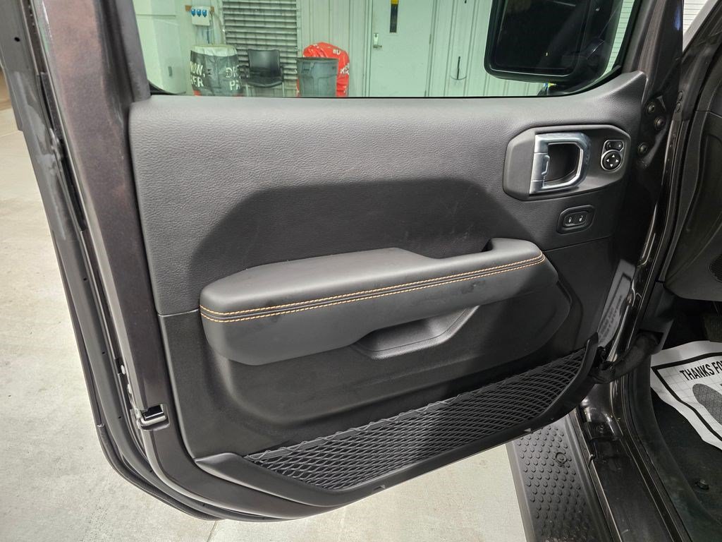 New 2025 Jeep Wrangler Unlimited Sahara AWD/4WD image 13