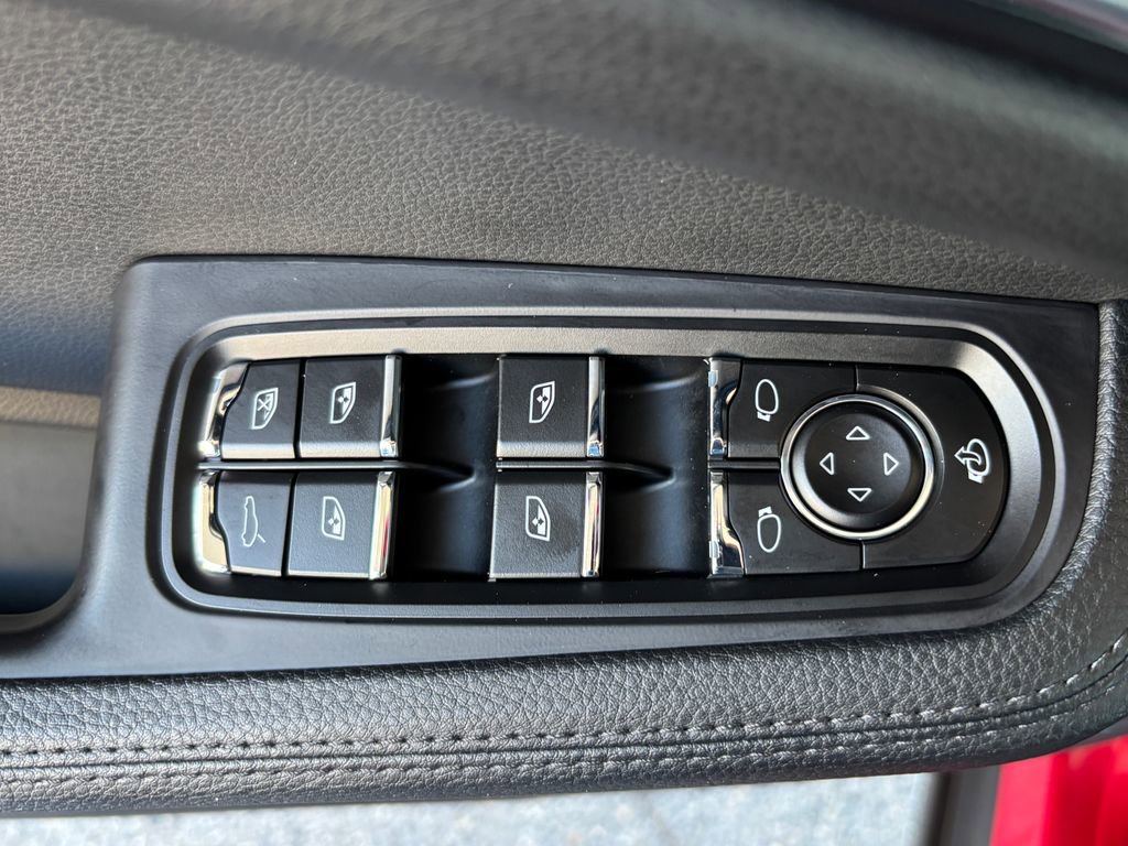 Used 2023 Porsche Macan image 24