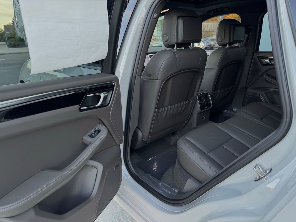 New 2026 Porsche Macan image 47