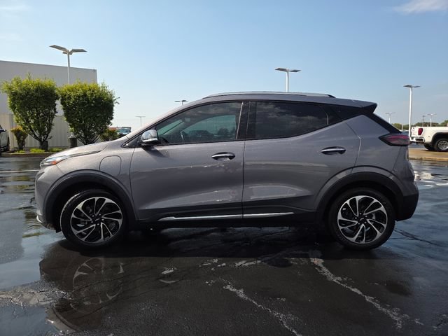 Used 2022 Chevrolet Bolt EUV Premier w/ Sun & Sound Package FWD image 16