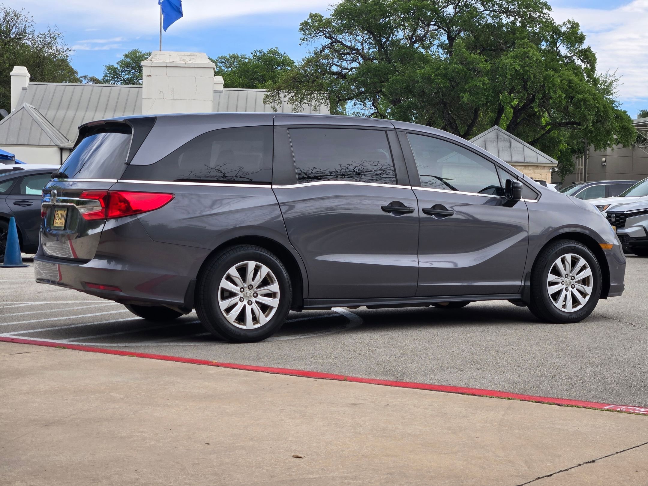 Used 2018 Honda Odyssey LX image 3