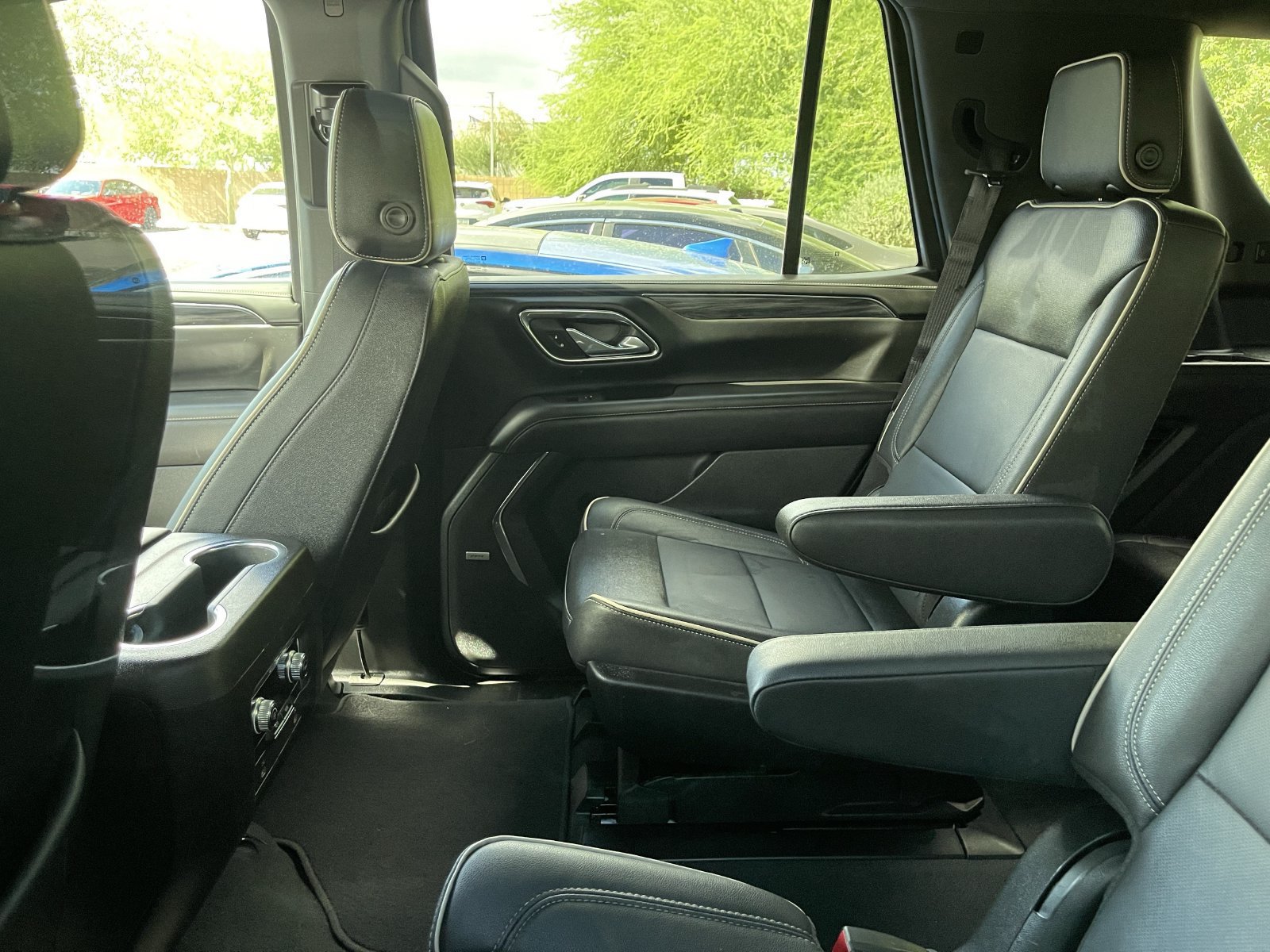 Used 2023 GMC Yukon SLT RWD image 9