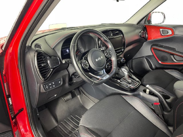 Certified 2022 Kia Soul Turbo FWD image 3