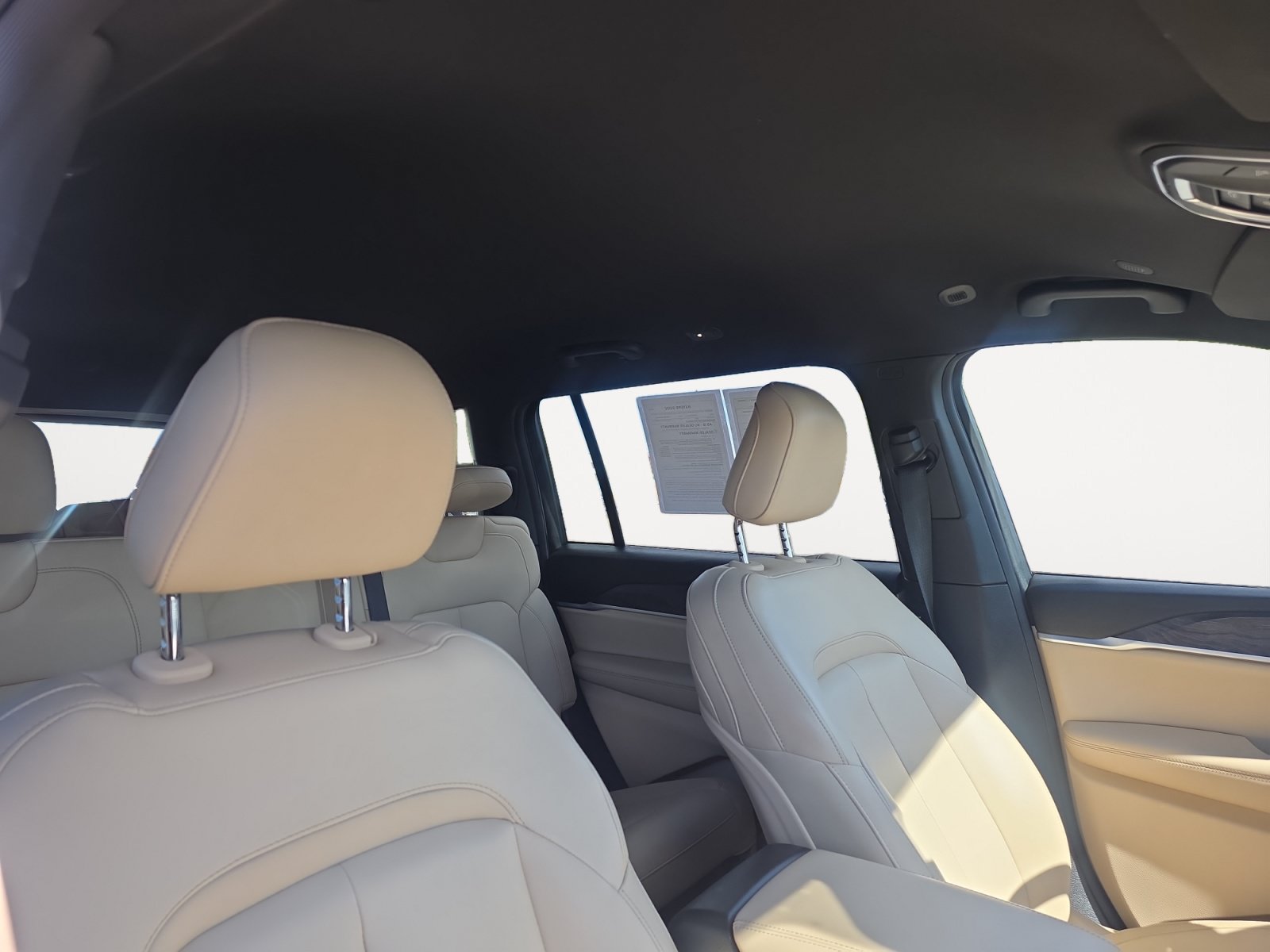 Used 2023 Jeep Grand Cherokee L Limited AWD/4WD image 11