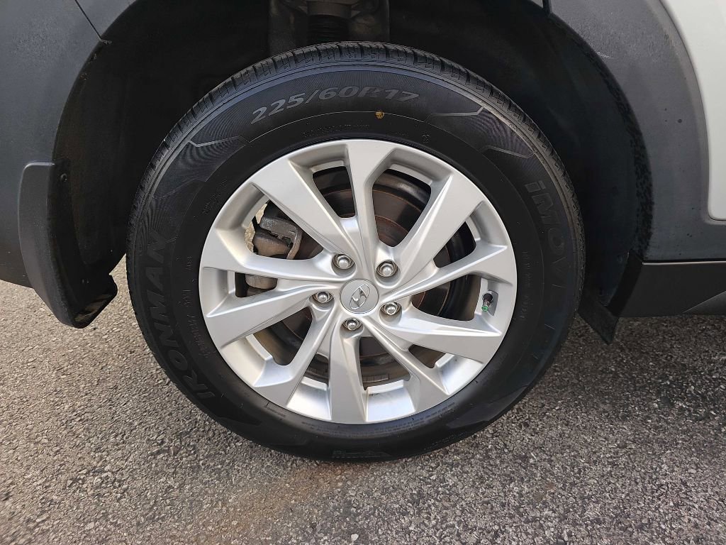 Used 2019 Hyundai Tucson SE image 16