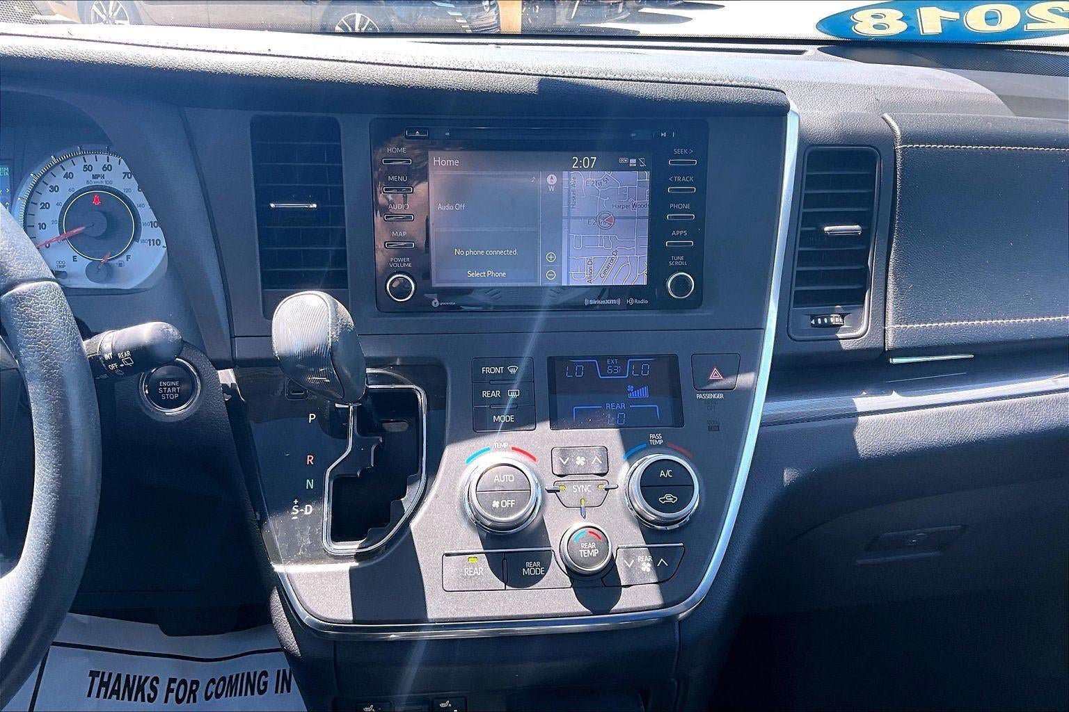 Used 2018 Toyota Sienna SE Premium w/ Carpet Mat Package FWD image 15