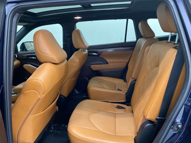 Certified 2022 Toyota Highlander Platinum image 33