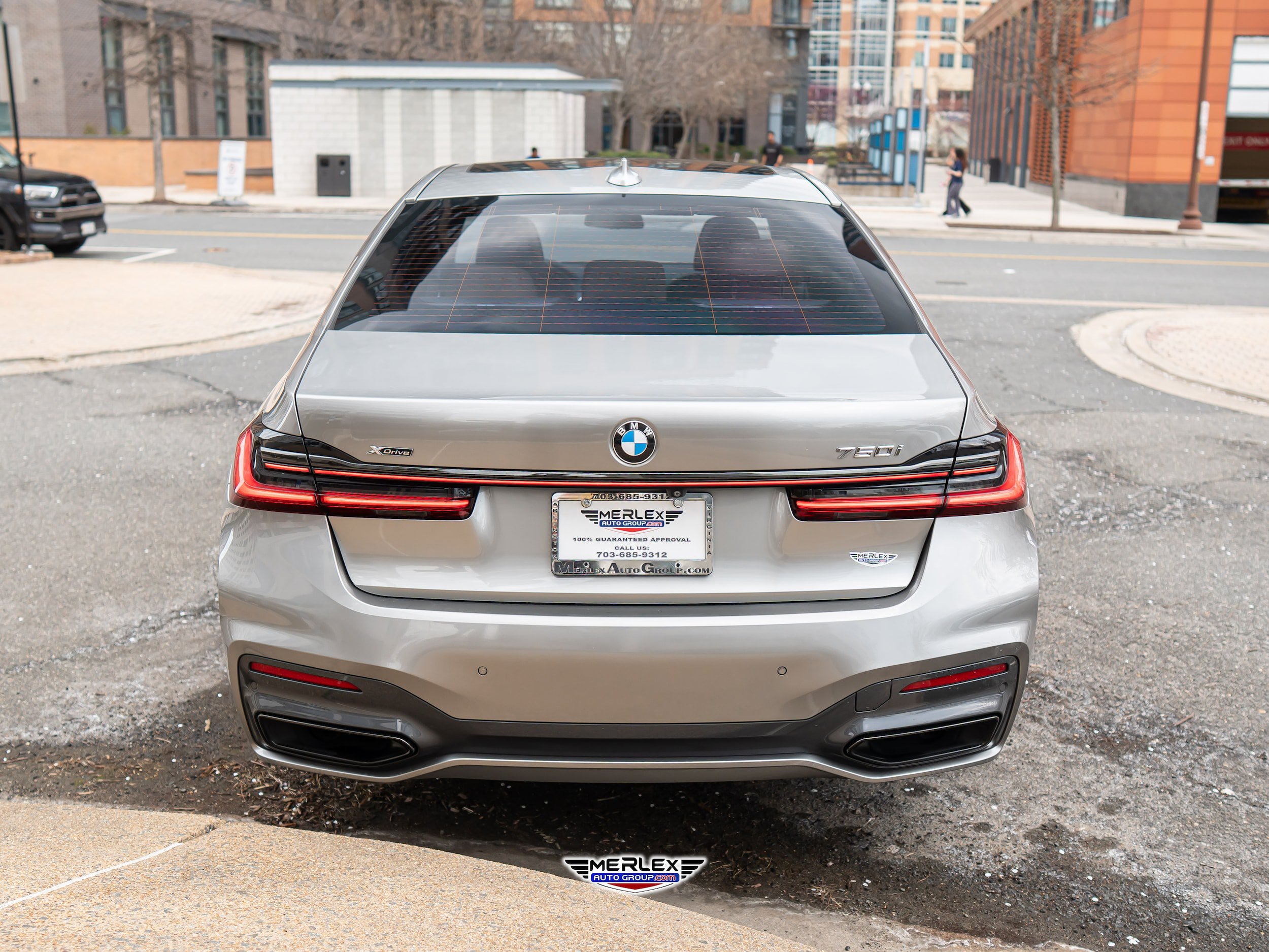 Used 2021 BMW 750i xDrive w/ M Sport Package AWD/4WD image 6