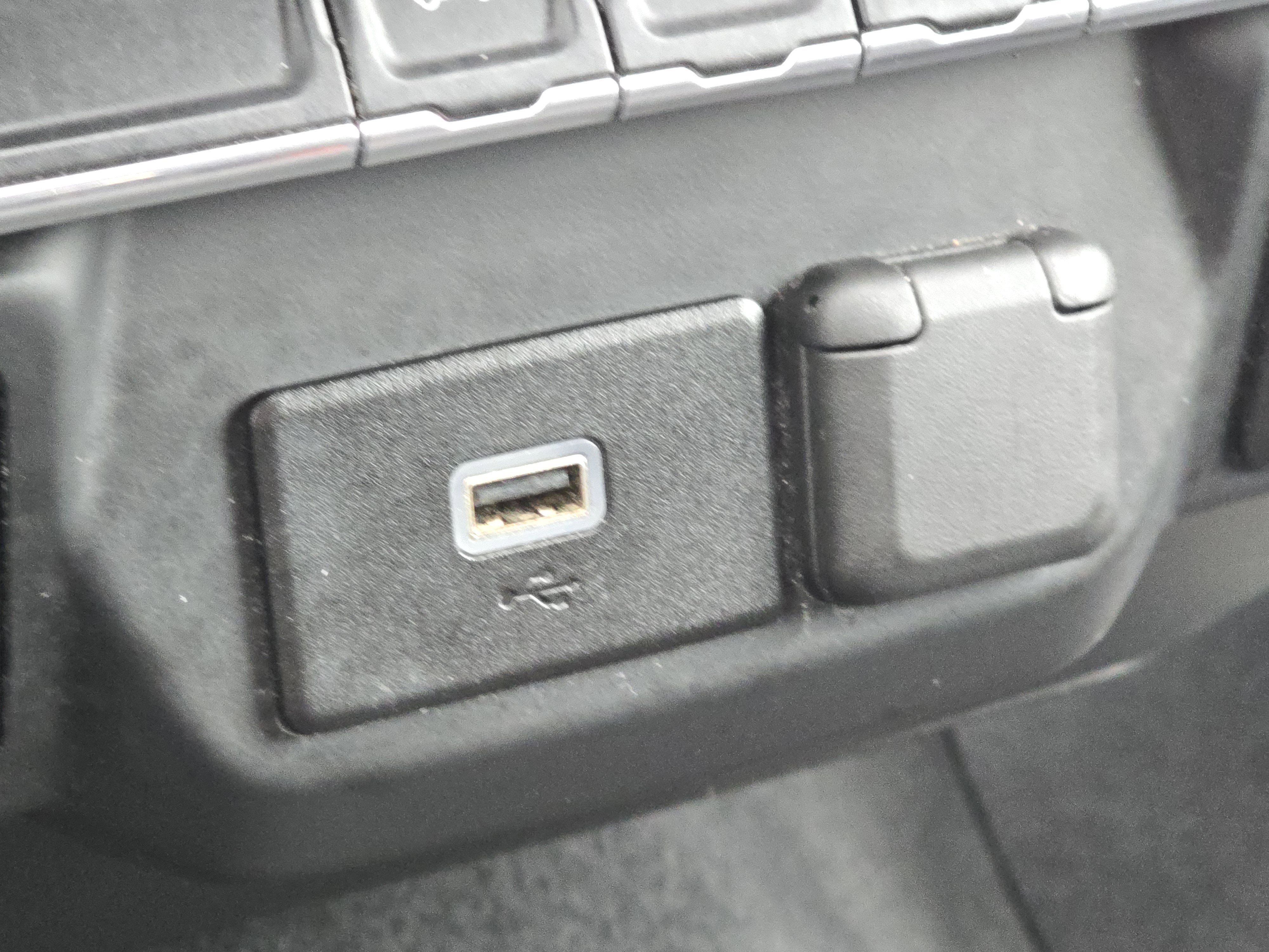 Used 2020 Chevrolet Silverado 1500 Custom w/ Custom Value Package image 26