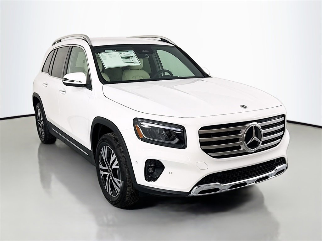 Used 2025 Mercedes-Benz GLB 250 4MATIC image 3
