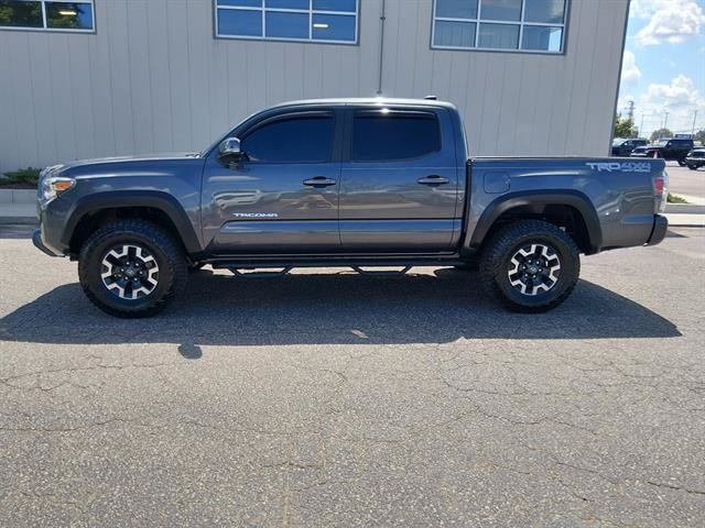 Used 2022 Toyota Tacoma TRD Off-Road w/ Technology Package AWD/4WD image 3