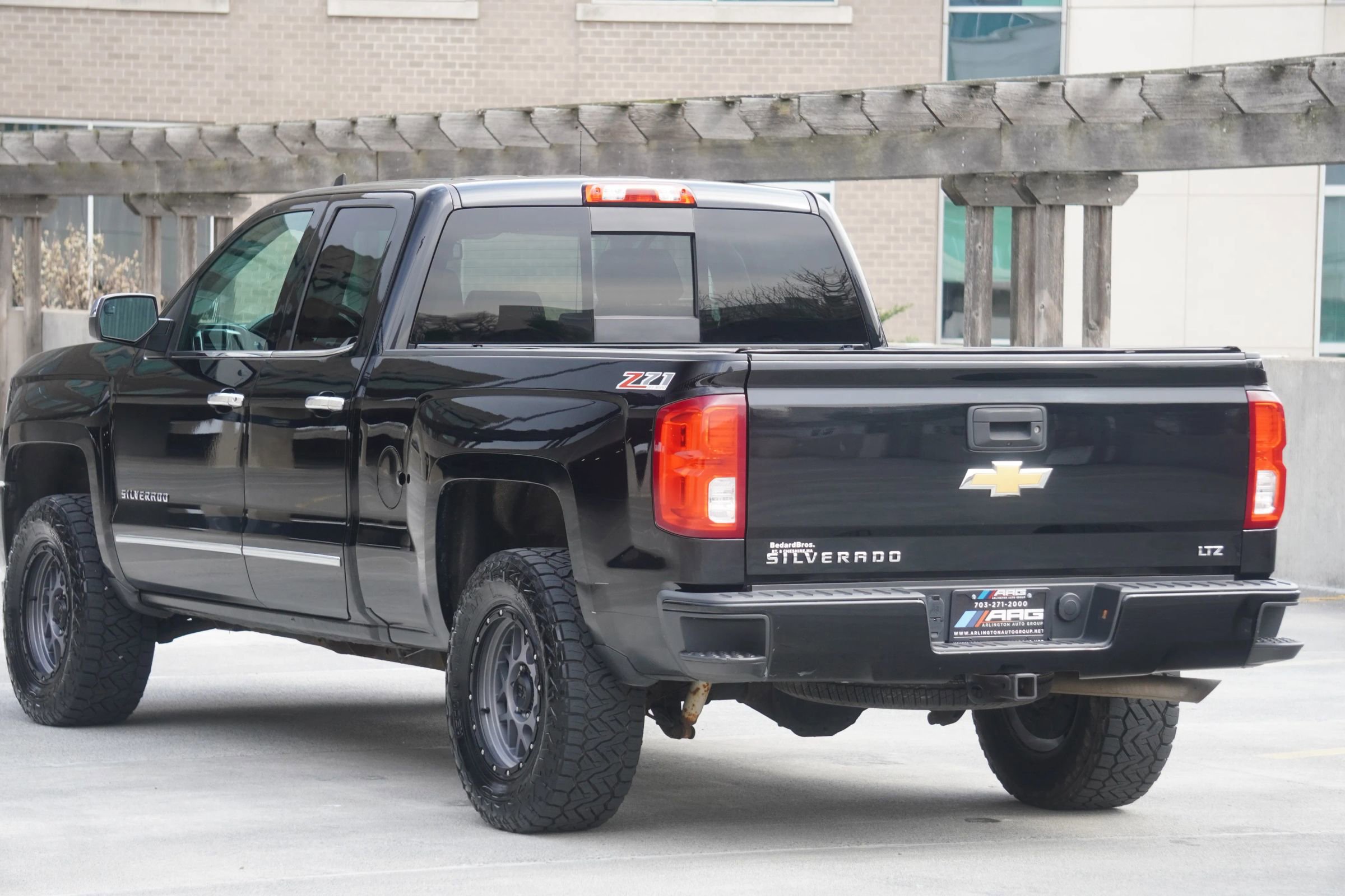Used 2017 Chevrolet Silverado 1500 LTZ Z71 AWD/4WD image 16