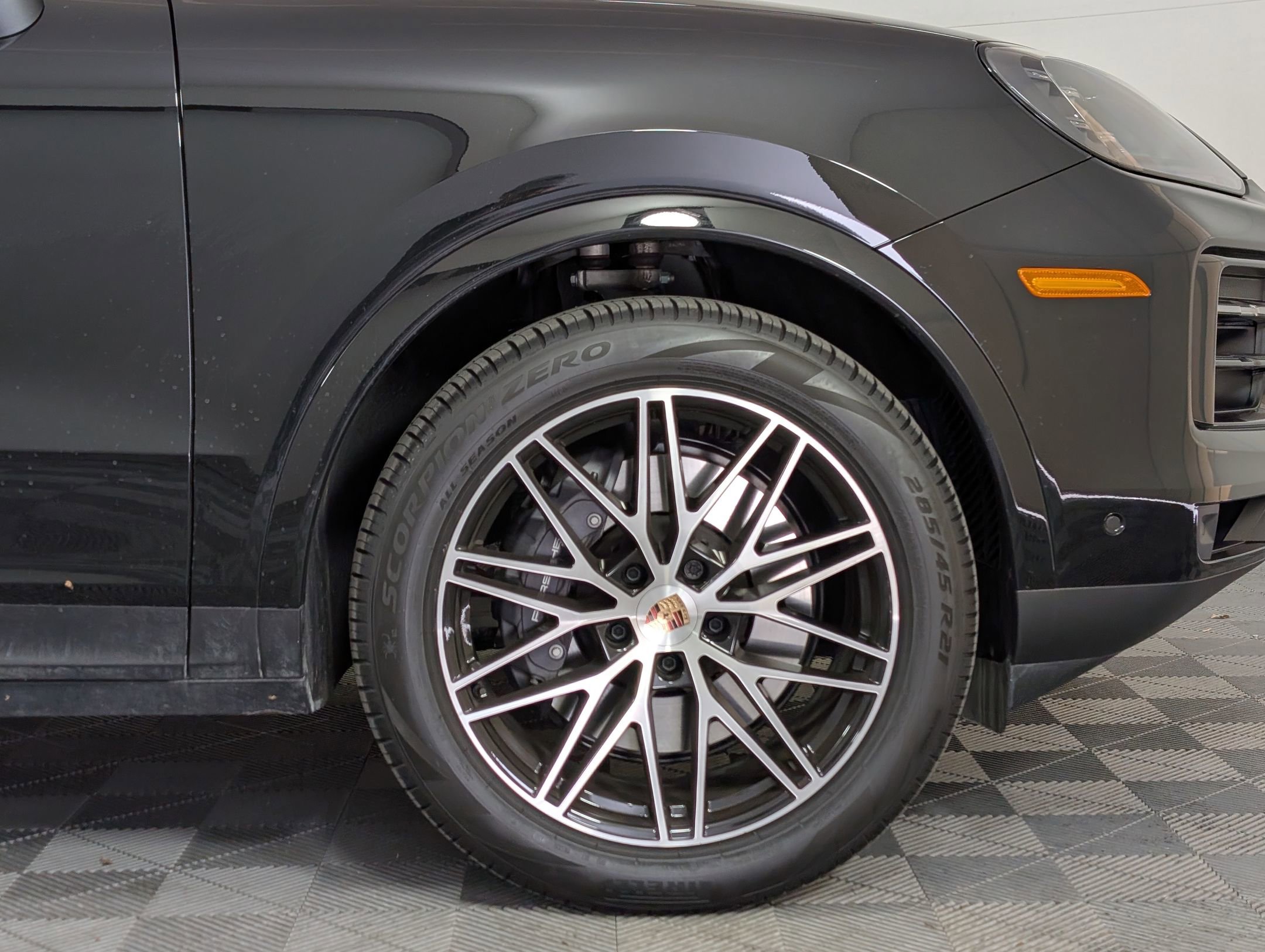 Used 2025 Porsche Cayenne image 14