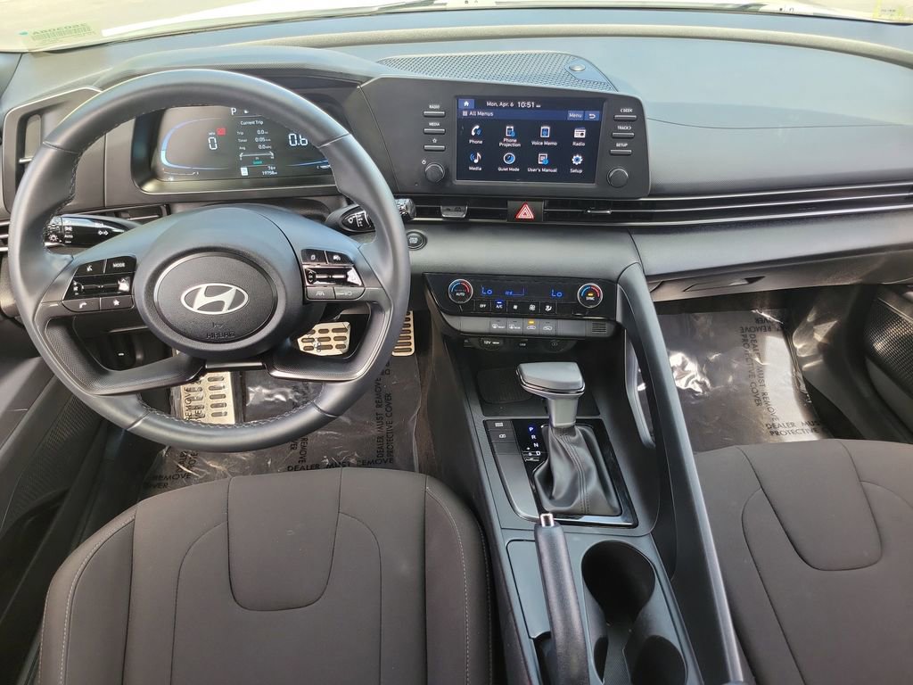 Used 2025 Hyundai Elantra Sport image 4