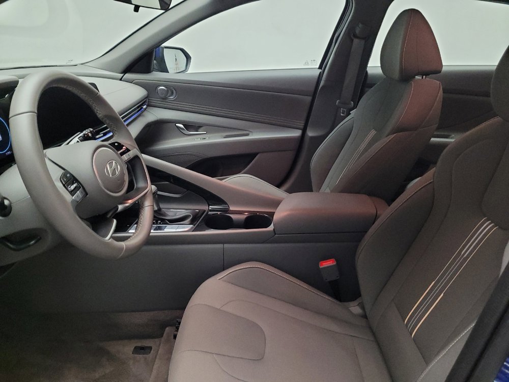 Used 2025 Hyundai Elantra SEL image 17