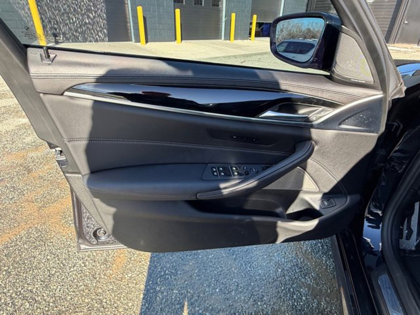 Used 2022 BMW M550i xDrive w/ Dynamic Handling Package image 21