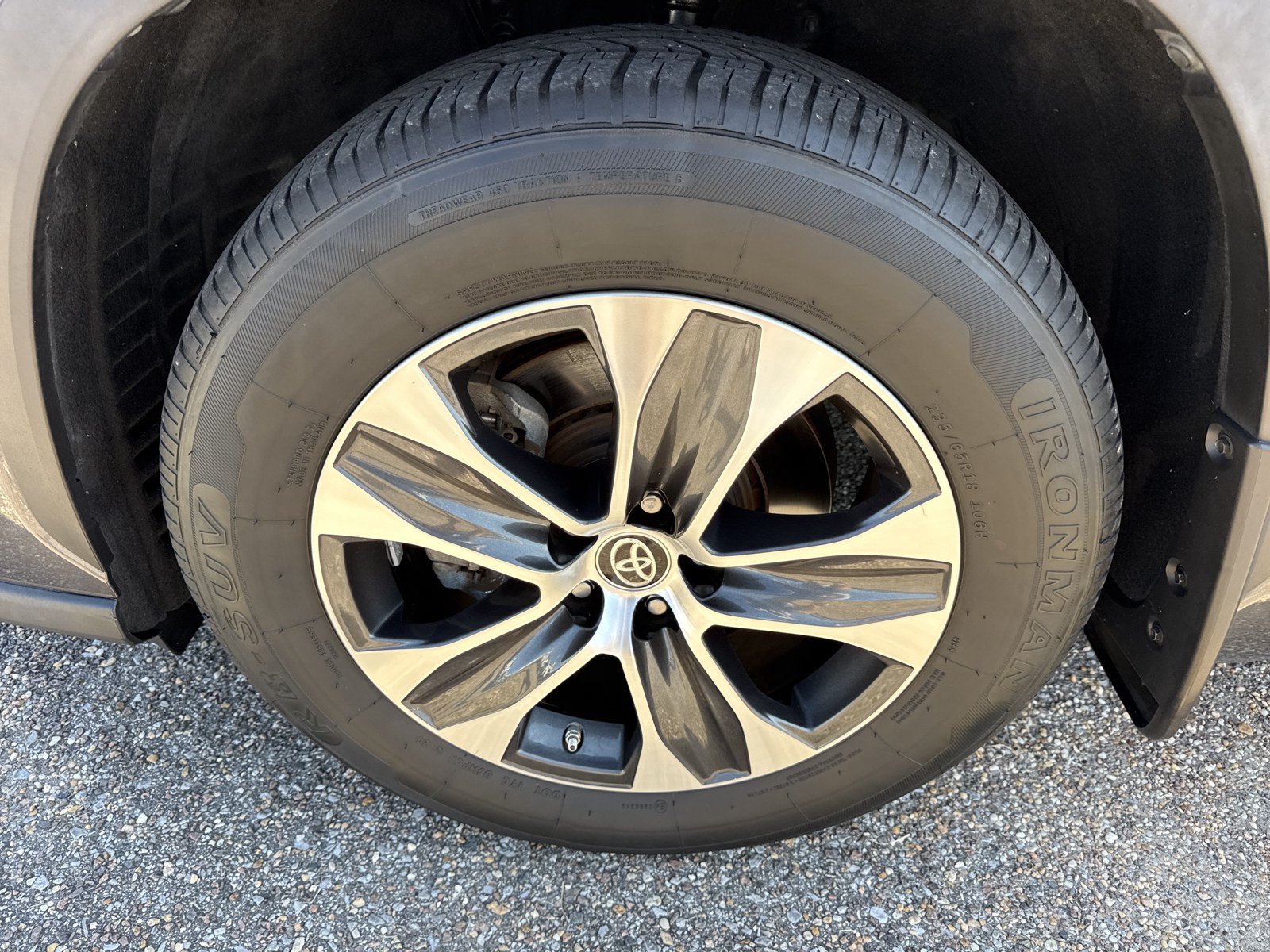 Used 2020 Toyota Highlander XLE FWD image 10